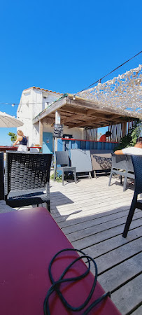 Atmosphère du Restaurant de fruits de mer La Cabane de l'Huître du Saunier à La Couarde-sur-Mer - n°4