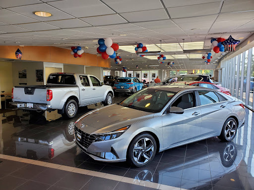 Nissan Dealer «John Amato Nissan», reviews and photos, 5200 N Port Washington Rd, Glendale, WI 53217, USA