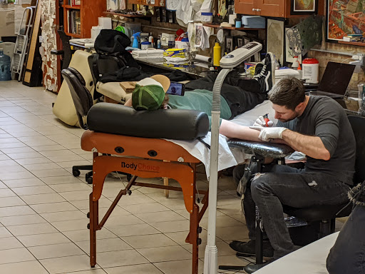 Tattoo Shop «Deluxe Tattoo», reviews and photos, 1459 W Irving Park Rd, Chicago, IL 60613, USA