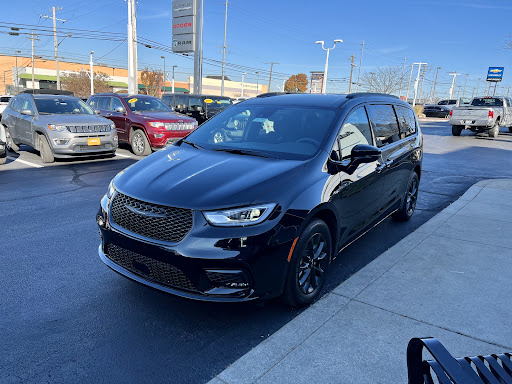 Chrysler Dealer «Jake Sweeney Chrysler Jeep Dodge, Inc.», reviews and photos, 85 W Kemper Rd, Springdale, OH 45246, USA