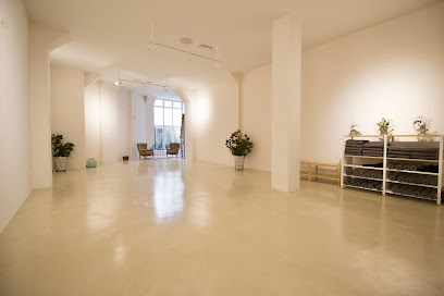802 Yoga Studio - Gros ·, Zabaleta Kalea, 34, Bajo, 20002 Donostia-San Sebastian, Gipuzkoa, Spain