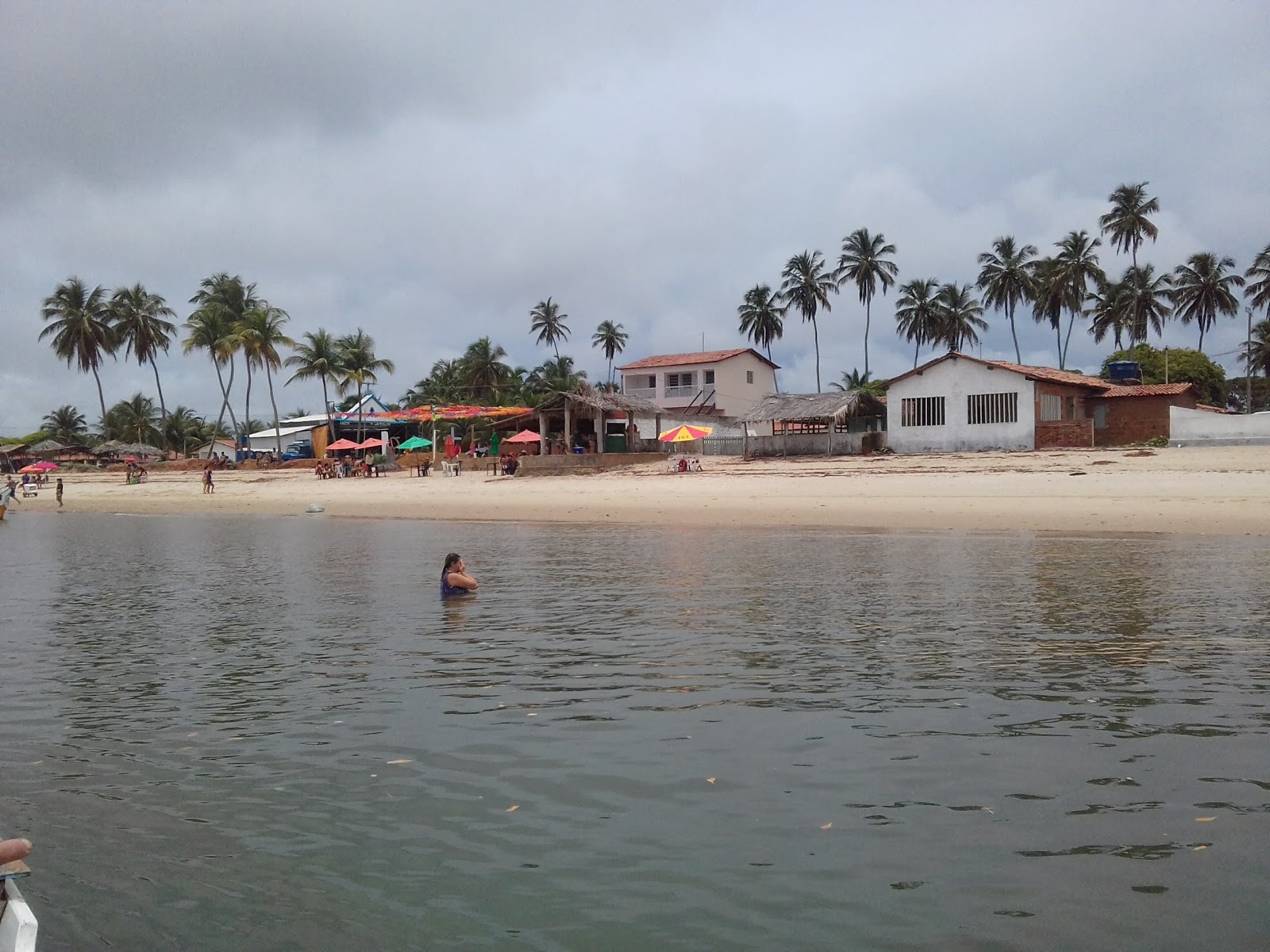 Foto de Playa de Coqueirinho Norte con recta y larga