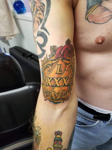 Tattoo Shop «Destiny Tattoo Studio», reviews and photos, 1822 NJ-35, South Amboy, NJ 08879, USA