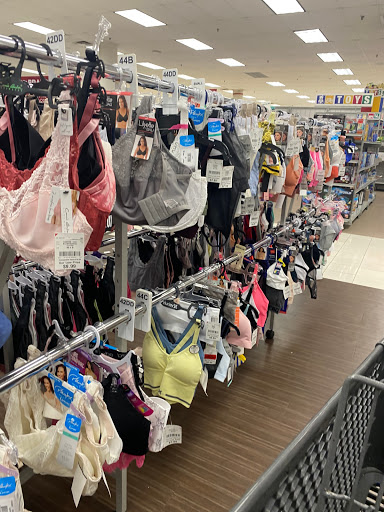 Clothing Store «Burlington Coat Factory», reviews and photos, 350 Towne Center Cir, Sanford, FL 32771, USA