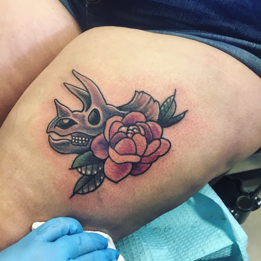 Tattoo Shop «Illuminati Tattoo Parlor», reviews and photos, 10214 SE Mill Plain Blvd Suite B, Vancouver, WA 98664, USA