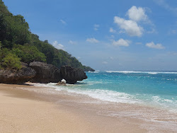 Thomas Beach'in fotoğrafı uçurumlarla desteklenmiş