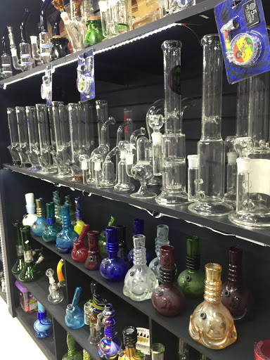 Vaporizer Store «Happy Rock Smoke Shop», reviews and photos, 334 NE 72nd St, Kansas City, MO 64118, USA