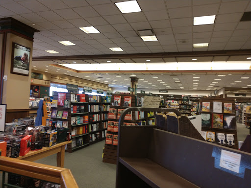 Book Store «Barnes & Noble Booksellers Maple Grove», reviews and photos, 8040 Wedgewood Ln N, Maple Grove, MN 55369, USA