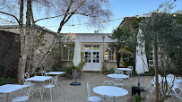 Atmosphère du Restaurant Le Petit Jardin à Commes - n°5