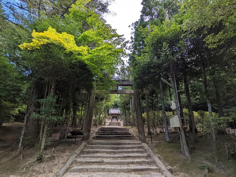 向日神社(真止戸山神社境内)