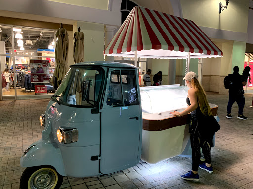 Shopping Mall «Orlando Outlet Marketplace», reviews and photos, 5269 International Dr, Orlando, FL 32819, USA