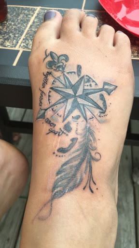 Explore ideas tattoo cuello hombre, creative tattoo ideas in Green Bay, available at Darkside Tattoo By Jesse Skywalker