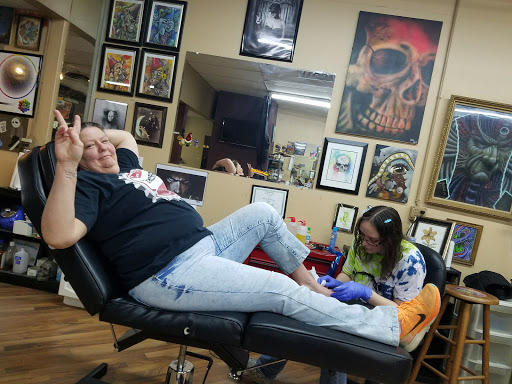 Tattoo Shop «Big Dog Tattoos», reviews and photos, 111 S Jefferson St, Mount Pleasant, IA 52641, USA