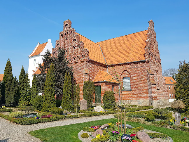 Kommentarer og anmeldelser af Fuglebjerg Kirke