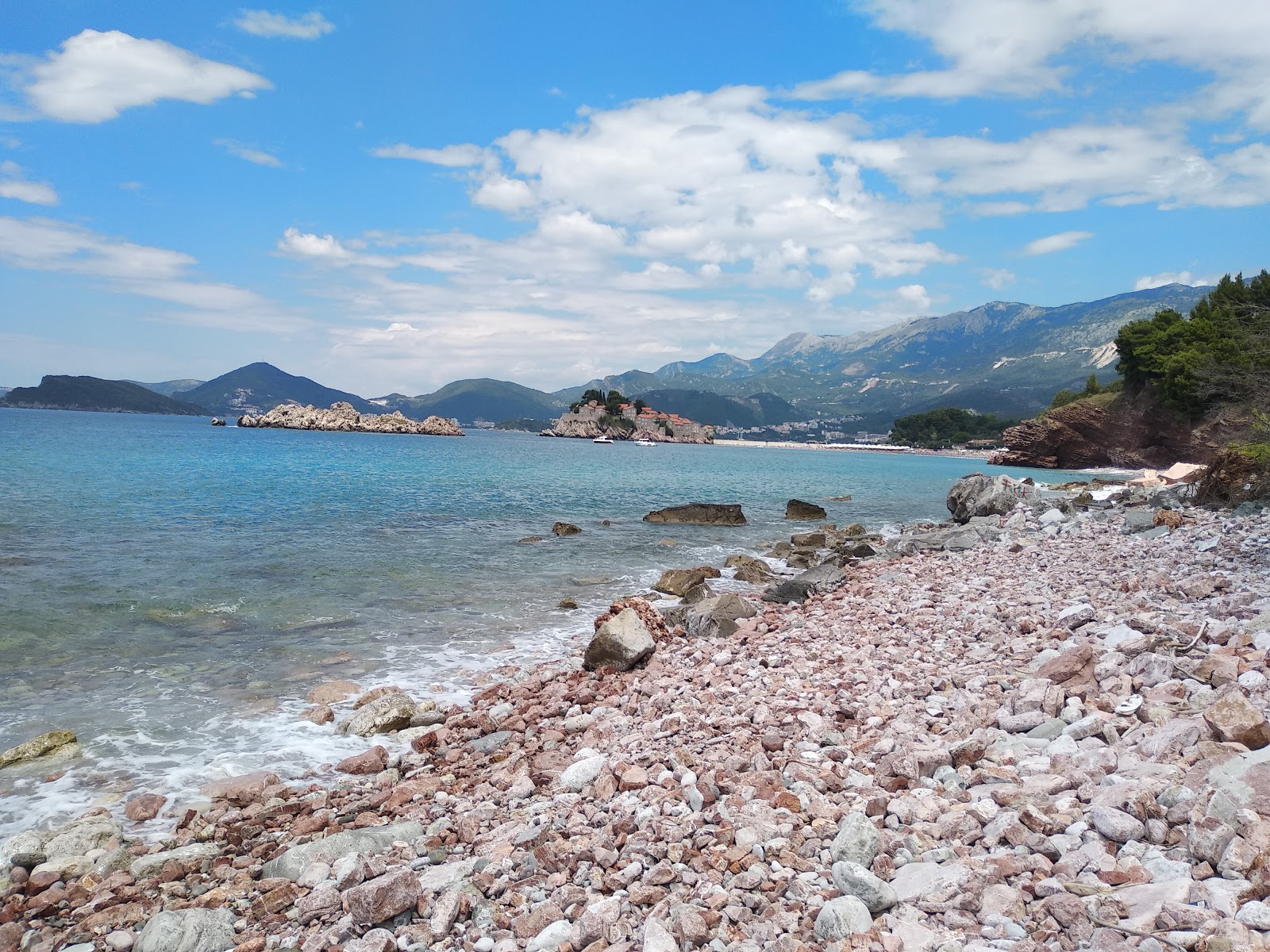 Foto de Crvena glavica beach com meios de comunicação nível de limpeza