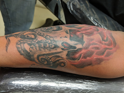 Tattoo Shop «Black Pearl Tattoo Parlor», reviews and photos, 17440 FM 529 Rd # 102, Houston, TX 77095, USA