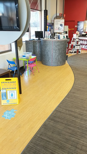 Cell Phone Store «Verizon Authorized Retailer, TCC», reviews and photos, 719 Roosevelt Rd, Glen Ellyn, IL 60137, USA