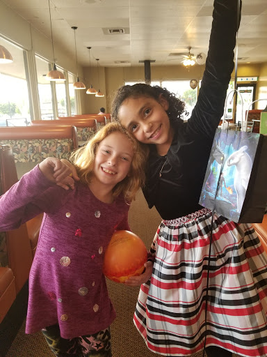 Round Table Pizza image