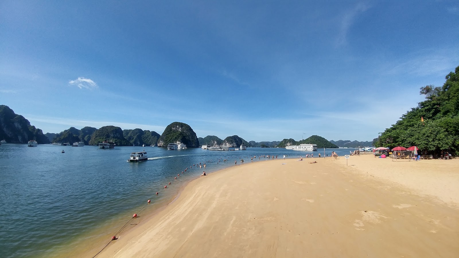 Ti Top Beach'in fotoğrafı düz bir kıyı şeridi ile birlikte