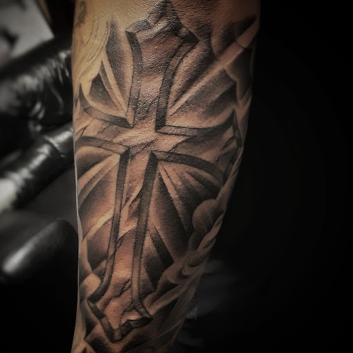 Tattoo Shop «The Electric Pen Tattoo Studio», reviews and photos, 10757 W Magnolia Blvd, North Hollywood, CA 91601, USA