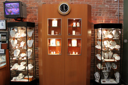 Jewelry Store «Alexanders Jewelers», reviews and photos, 689 N High St, Columbus, OH 43215, USA