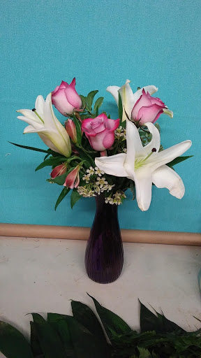 Florist «Metro Florist & Gifts», reviews and photos, 216 W 6th St, Ferris, TX 75125, USA