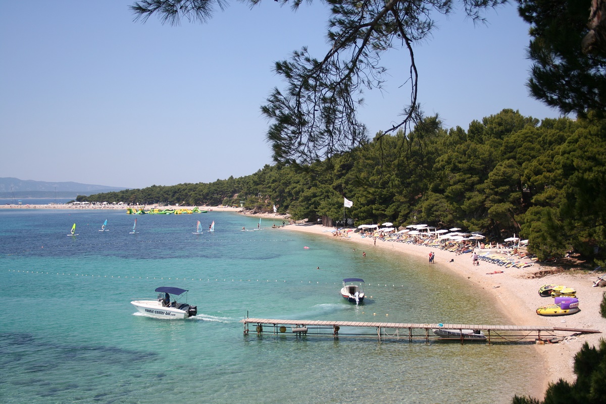 Foto av Potocine beach med turkos rent vatten yta
