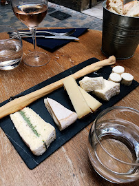 Fabrication du fromage du Restaurant La Fromagerie du Passage à Aix-en-Provence - n°5