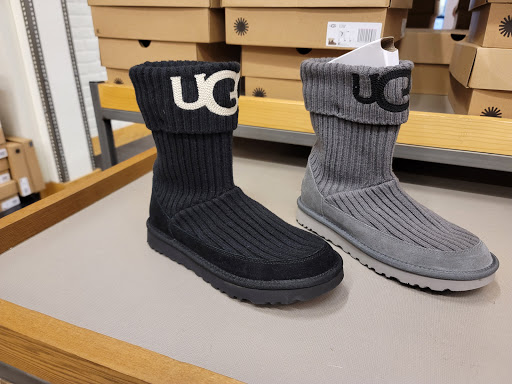 Shoe Store «DSW Designer Shoe Warehouse», reviews and photos, 2515 W 75th St, Naperville, IL 60540, USA