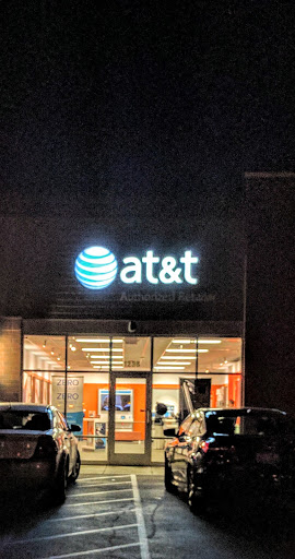 Cell Phone Store «AT&T Authorized Retailer», reviews and photos, 1236 Miller Park Way, Milwaukee, WI 53214, USA