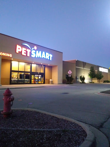PetSmart, 3210 E Lynn Blvd, Sterling, IL 61081, USA, 