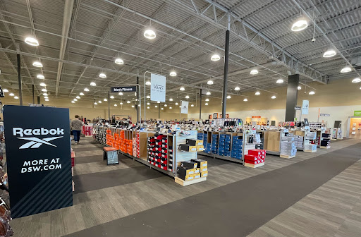 Shoe Store «DSW Designer Shoe Warehouse», reviews and photos, 520 E Waterfront Dr, Homestead, PA 15120, USA