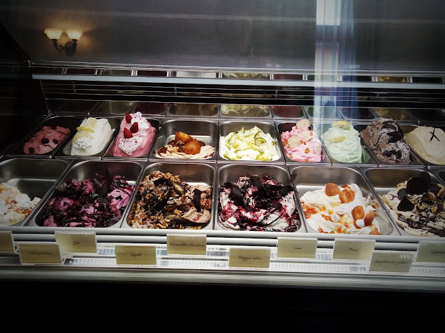Opinii despre Koronakert Cukrászda în Budapest - Fagylaltozó