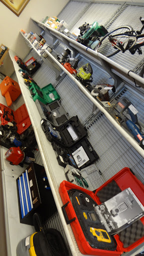 Pawn Shop «Mad Dog Pawn», reviews and photos, 3324 Manatee Ave W, Bradenton, FL 34205, USA