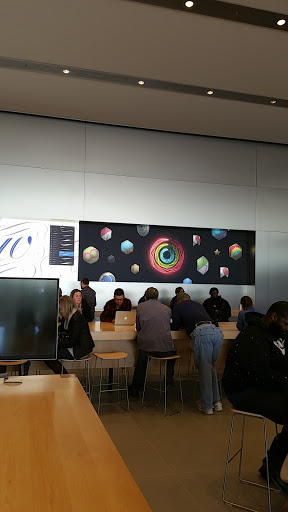 Computer Store «Apple Eton», reviews and photos, 28849 Chagrin Blvd, Woodmere, OH 44122, USA