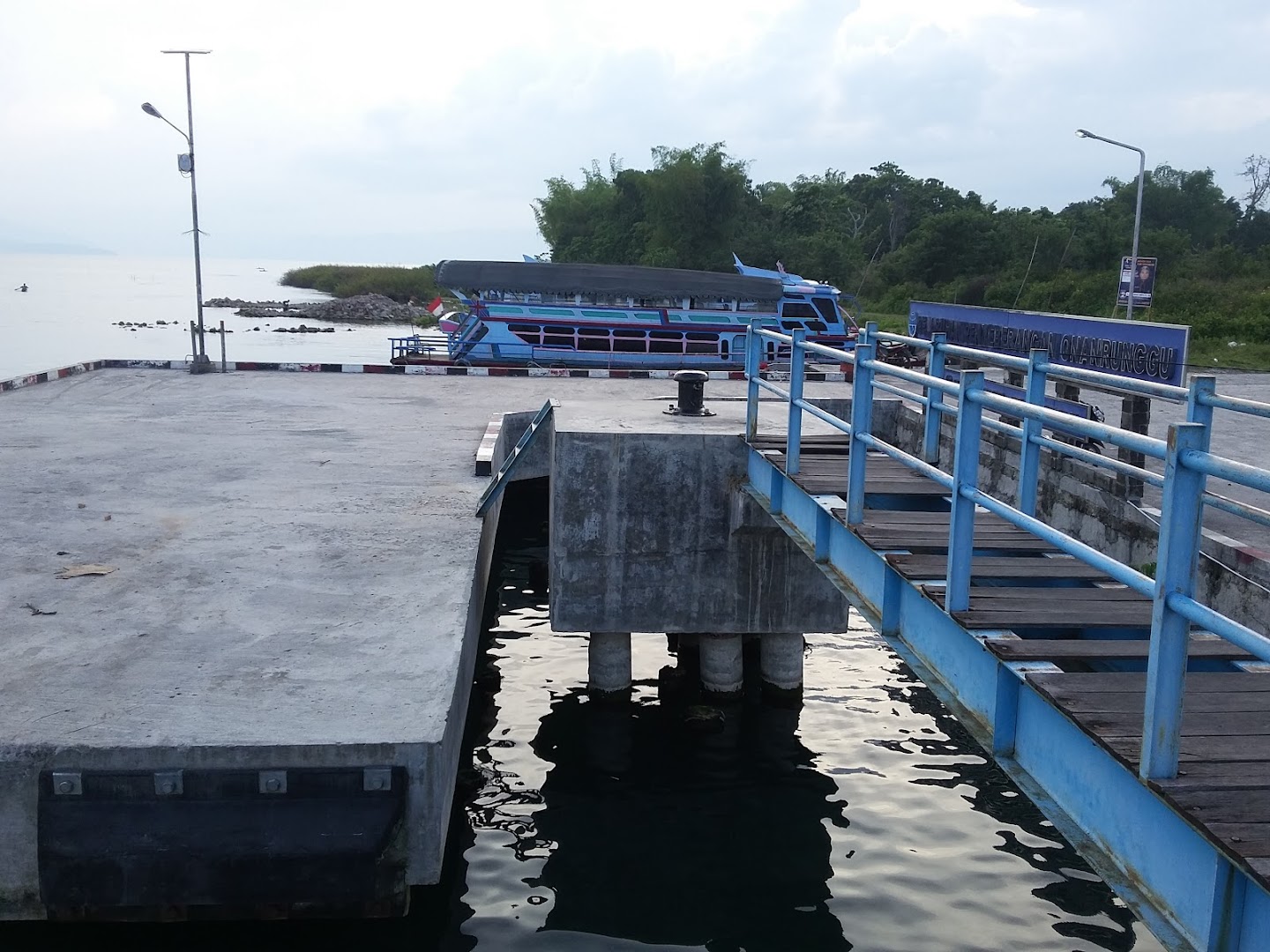 Gambar Onanrunggu Ferry Terminal