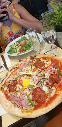 Pizza du Restaurant italien La Dolce Vita Marolles en Hurepoix Pizzeria - n°15