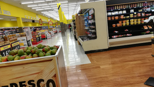 Grocery Store «Fresco y Más», reviews and photos, 3701 NW 7th St, Miami, FL 33126, USA