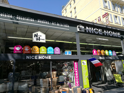 Magasins de meubles bon marché en Nice