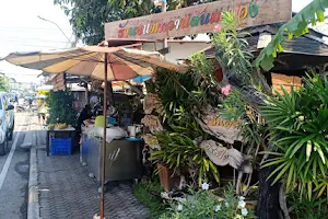 ร้านขนมหวานต้นมะม่วง อ.ปากท่อ จ.ราชบุรี image