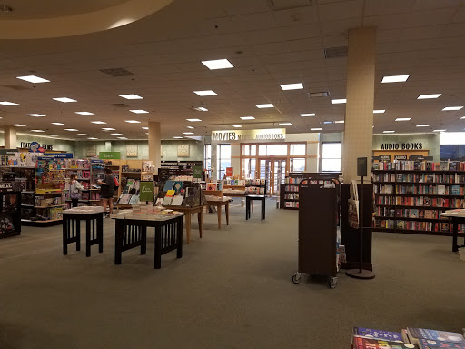Book Store «Barnes & Noble», reviews and photos, 113 W County Center, Des Peres, MO 63131, USA