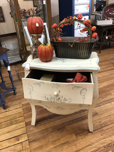 Consignment Shop «The Boulevard Boutique», reviews and photos, 5 S Washington St, Oxford, MI 48371, USA