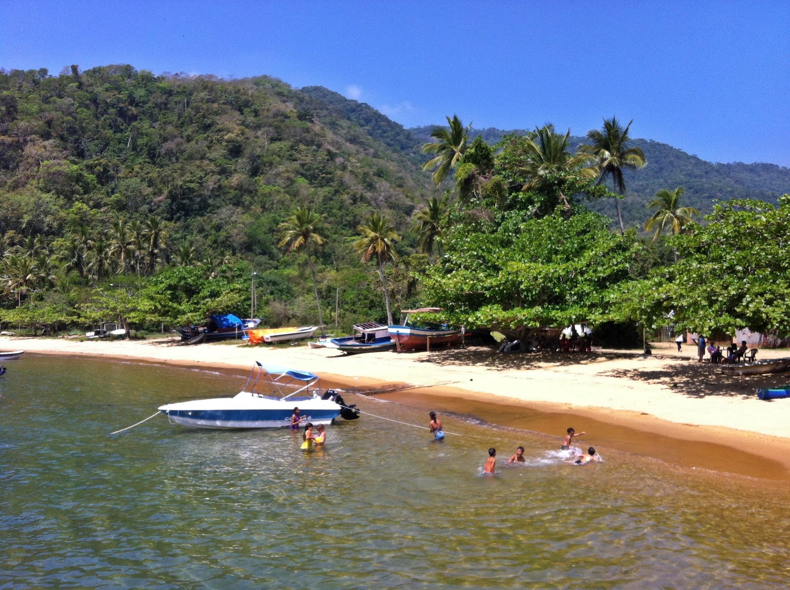 Foto de Praia de Matariz com areia brilhante superfície