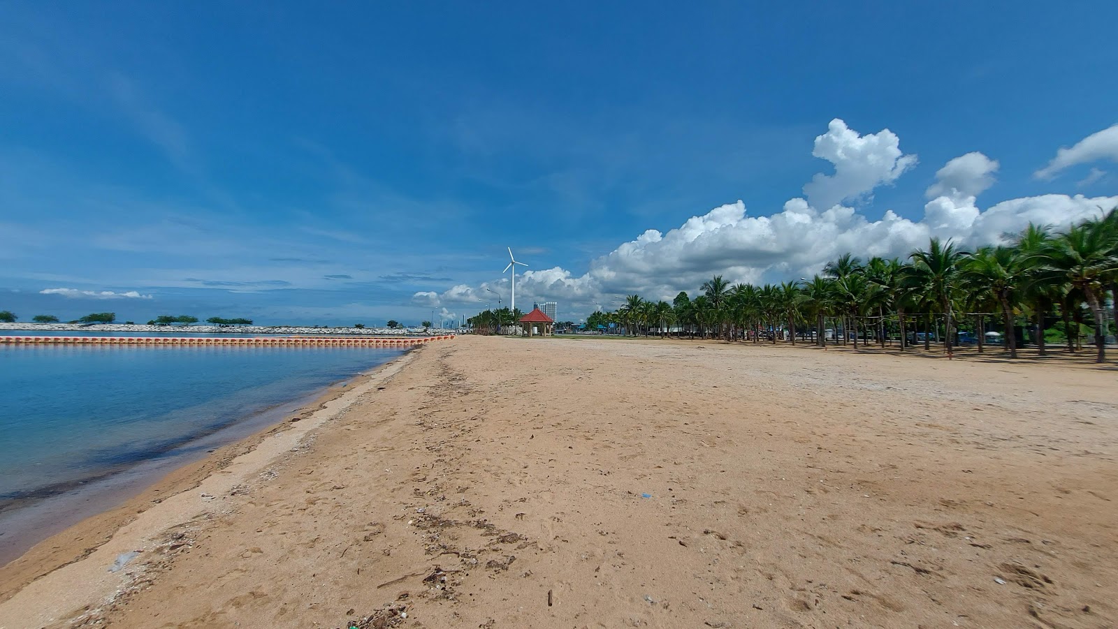 Photo de Ban Amphur Beach zone des équipements
