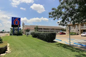 Motel 6 Austin, TX - Central Downtown UT image
