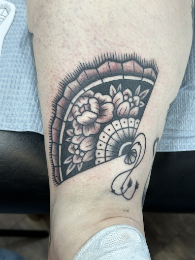 Explore giraffe tattoo ideas, creative tattoo ideas in Cleveland, available at Kollective Tattoo Studio