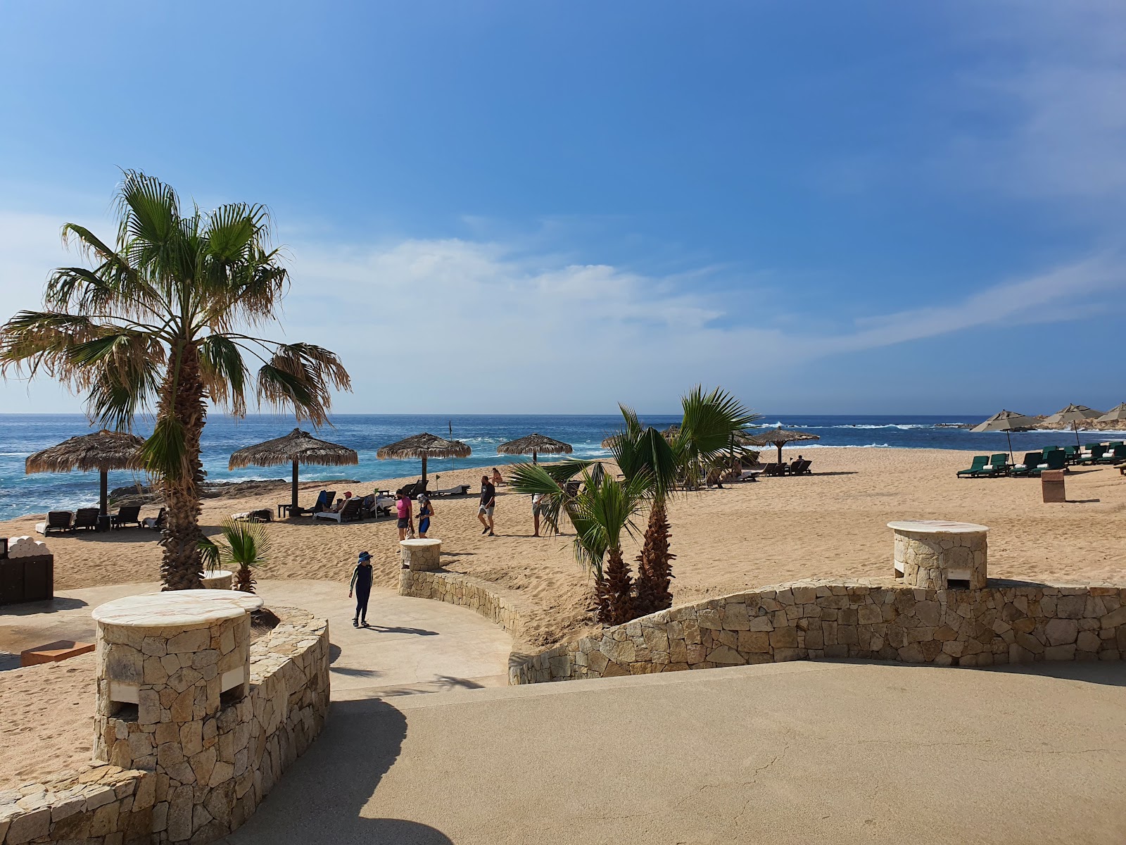 Fotografie cu Viudas Beach II cu o suprafață de apa pură turcoaz