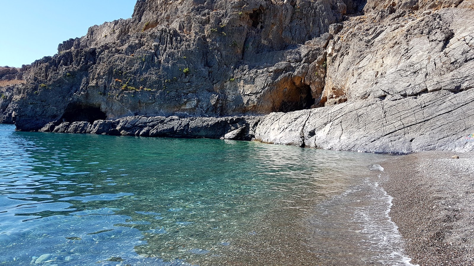 Photo de Trypiti beach - endroit populaire parmi les connaisseurs de la détente