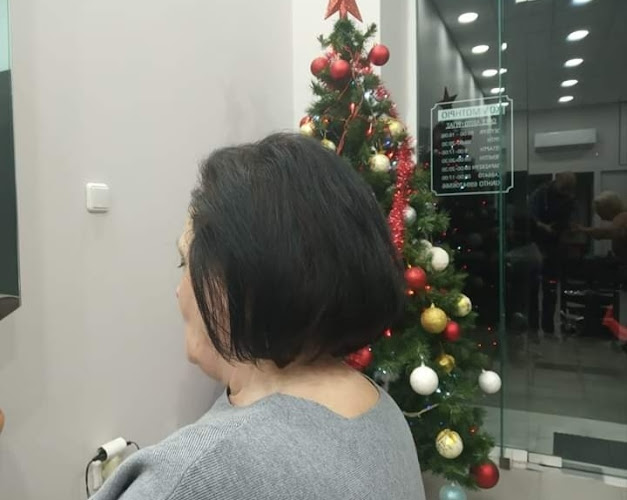 Opinii despre Μαίρη Άρης Ειρήνη Κομμωτήριο în Αθήνα - Κουρείο