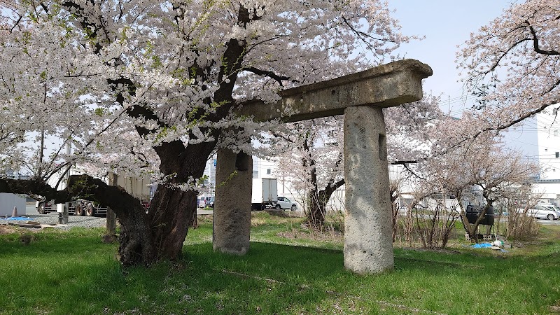 清池の石鳥居